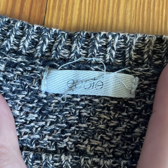 Anthro women’s sweater XS-S - Picture 3 of 3